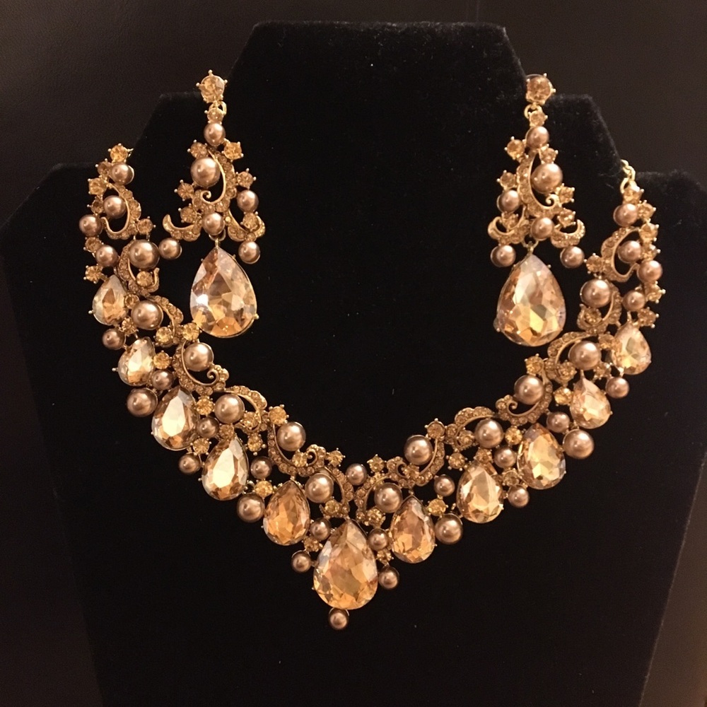 Golden Opportunity to Combine Pearls & Stones